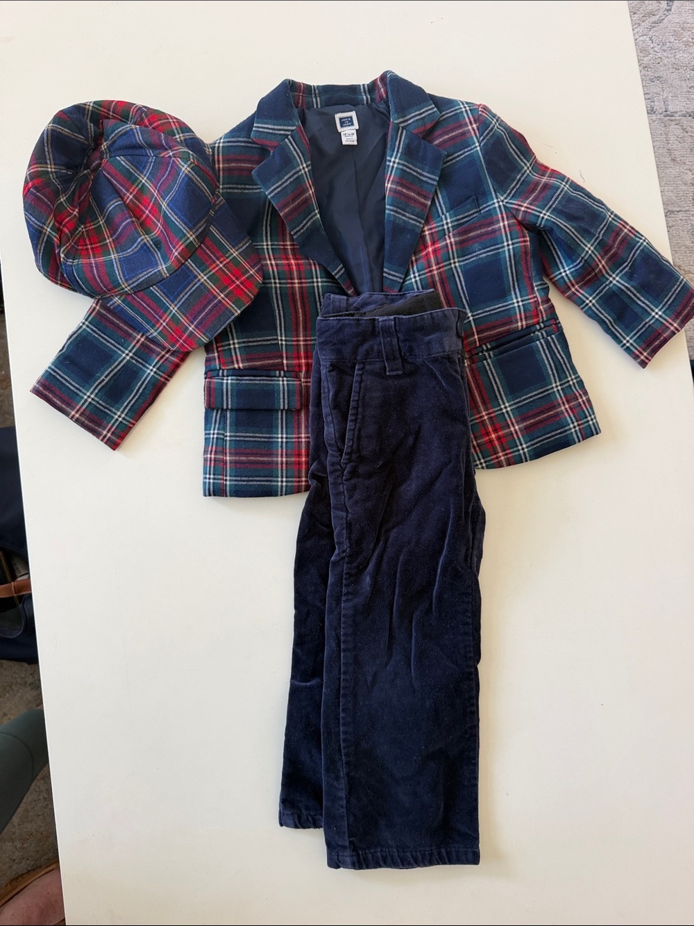 Janie & Jack. Cute Christmas outfit. 12-18M blazer with 2T velvet pants+ hat